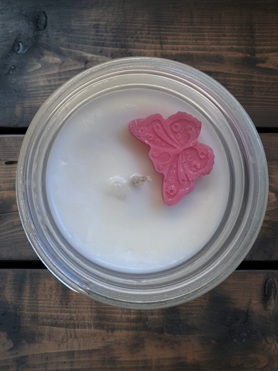 bright and vibrant peach-scented soy wax candle with tropical papaya and citrus notes, mason jar, dessert candle