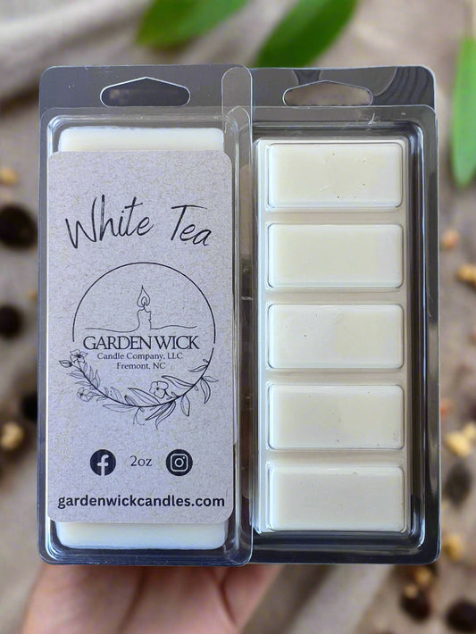 White Tea hand-poured wax melt with fresh citrus and floral aroma from Garden Wick